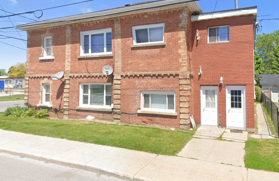 492 Edward St - 4